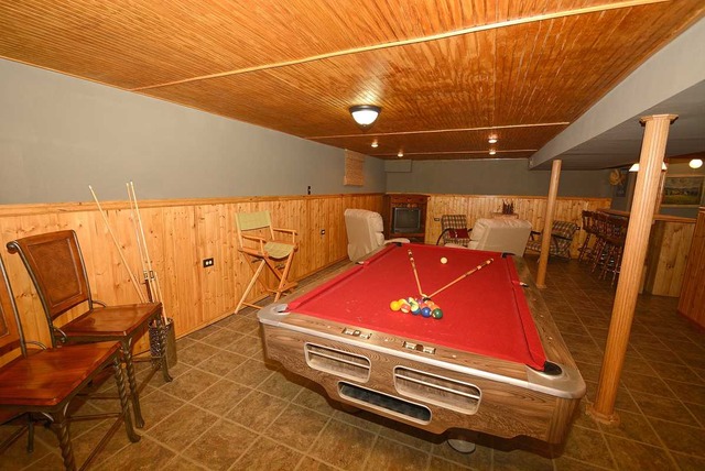 318 Village Road Willowbrook, IL 60527 - Photo 20 of 23 a room with chairs