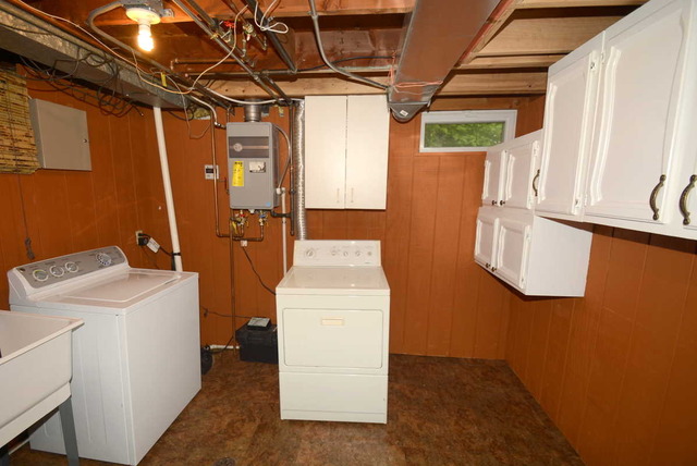 318 Village Road Willowbrook, IL 60527 - Photo 23 of 23 a utility room with dryer and washer