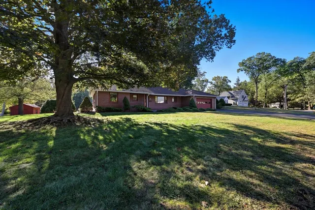 a view of house with a big yard