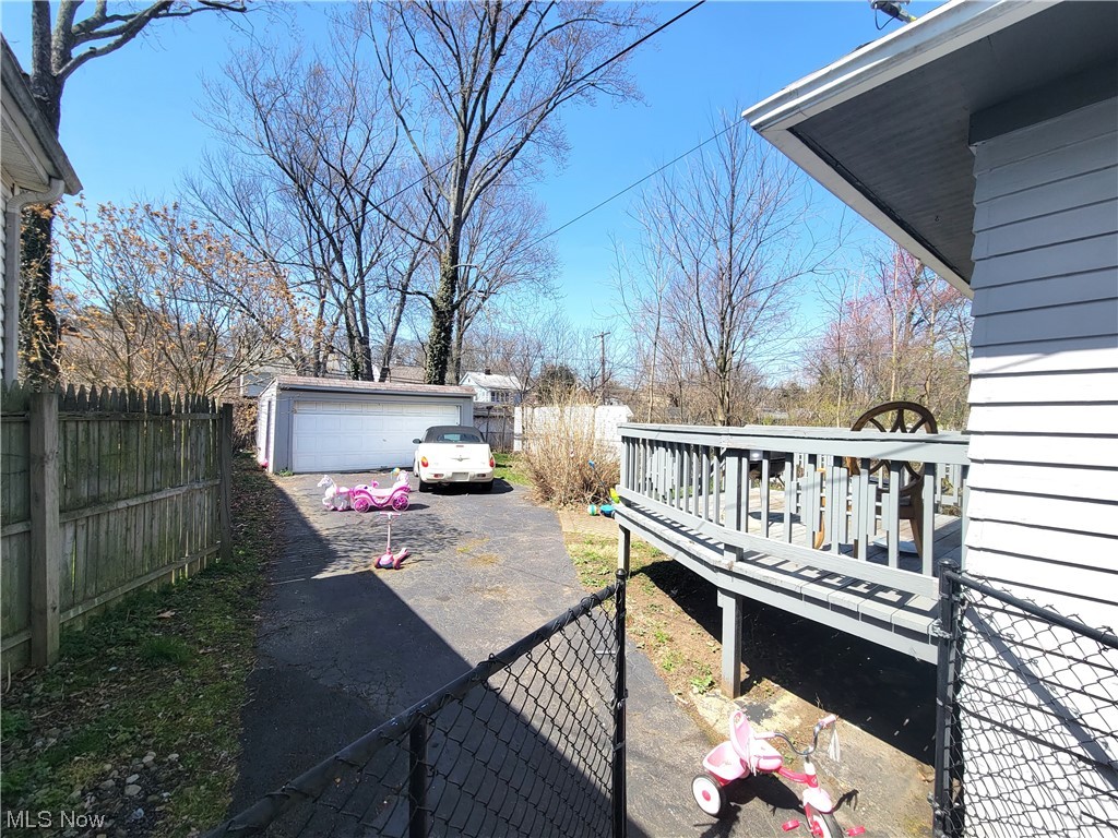 1166 Winston Road Cleveland, OH 44121 - Photo 6 of 24