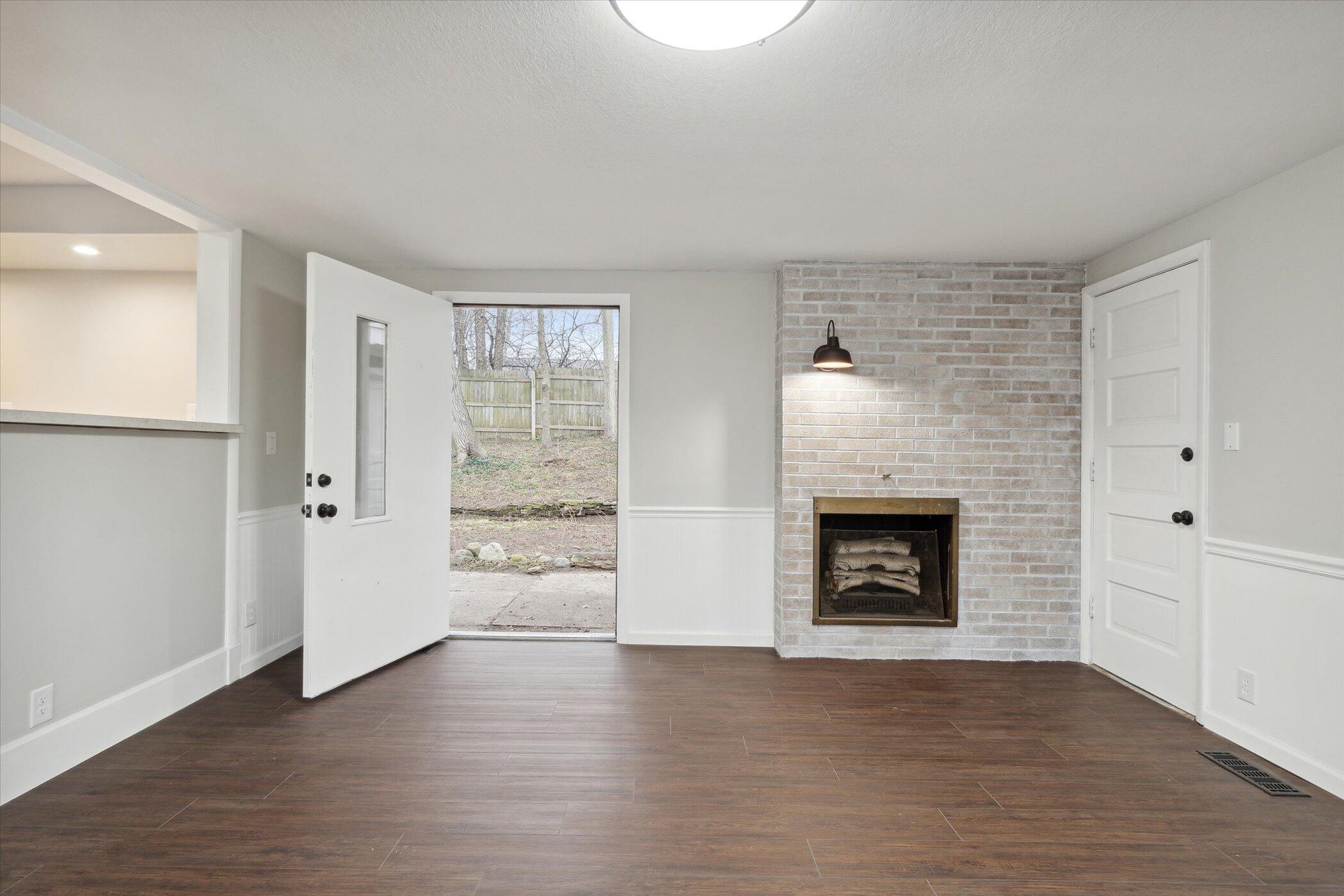 2011 Ridgeway Road Jackson, MI 49203 - Photo 21 of 36 21-2011-Ridgeway-Rd-Jackson-MI-49203-Win