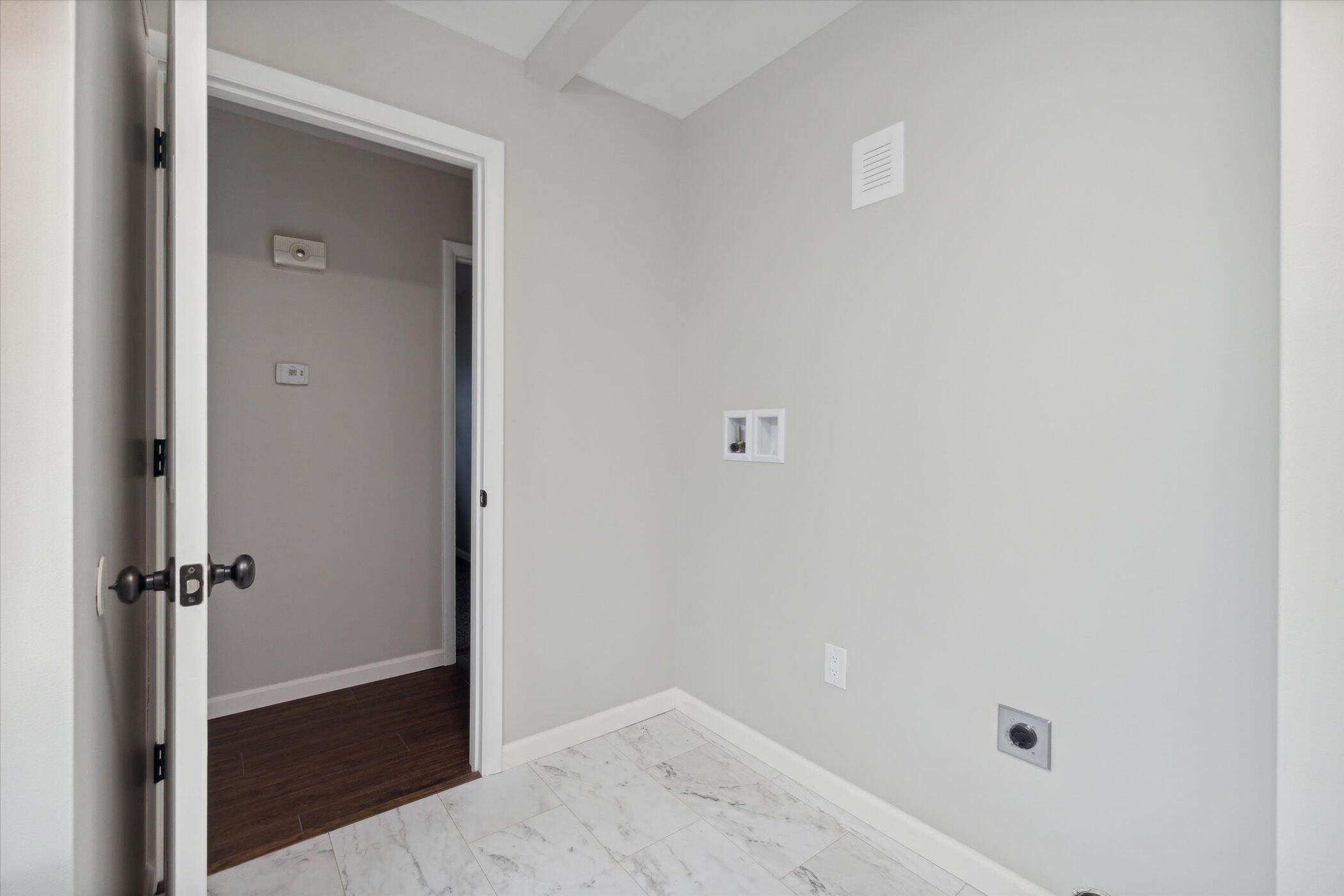 2011 Ridgeway Road Jackson, MI 49203 - Photo 24 of 36 24-2011-Ridgeway-Rd-Jackson-MI-49203-Win
