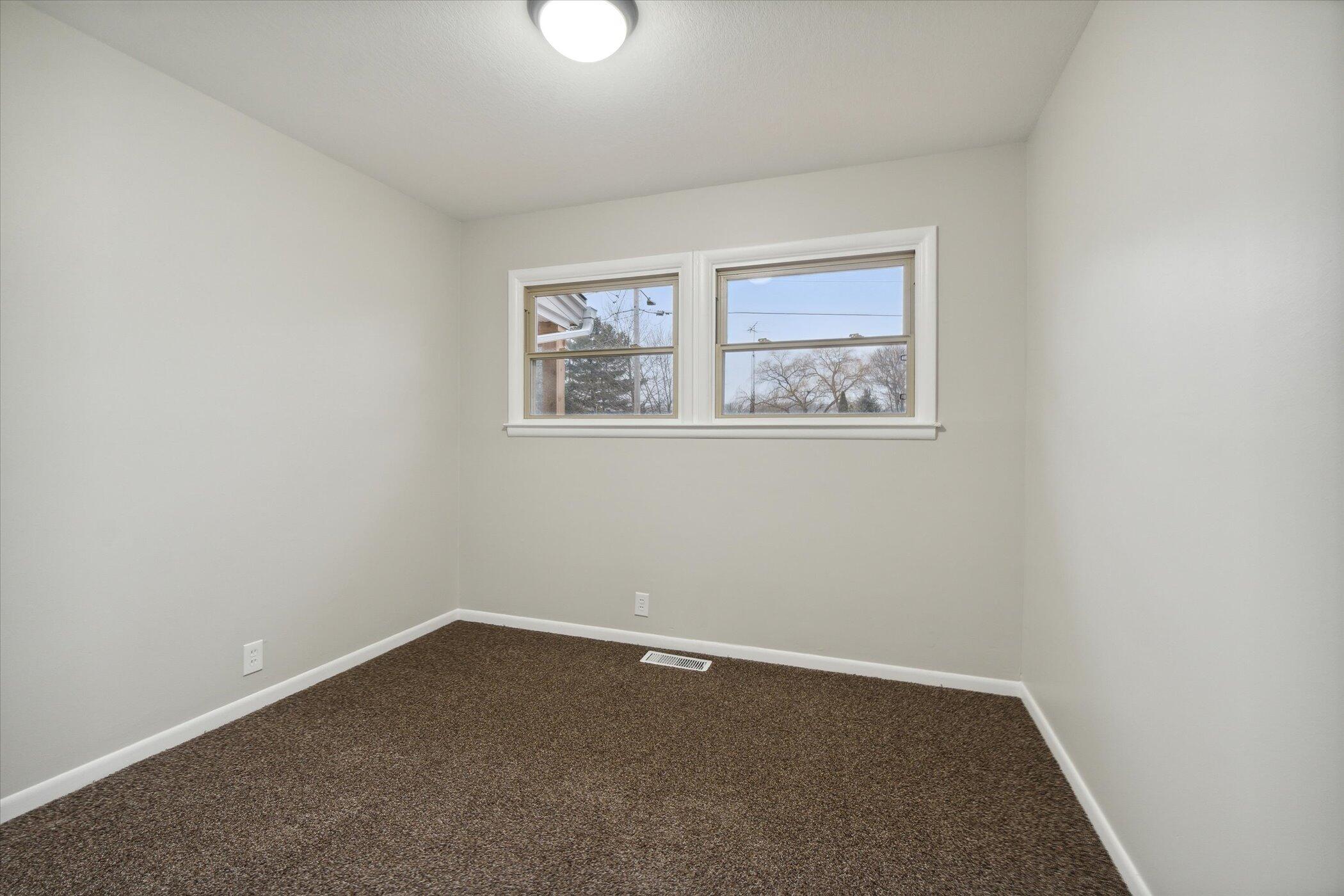2011 Ridgeway Road Jackson, MI 49203 - Photo 31 of 36 31-2011-Ridgeway-Rd-Jackson-MI-49203-Win
