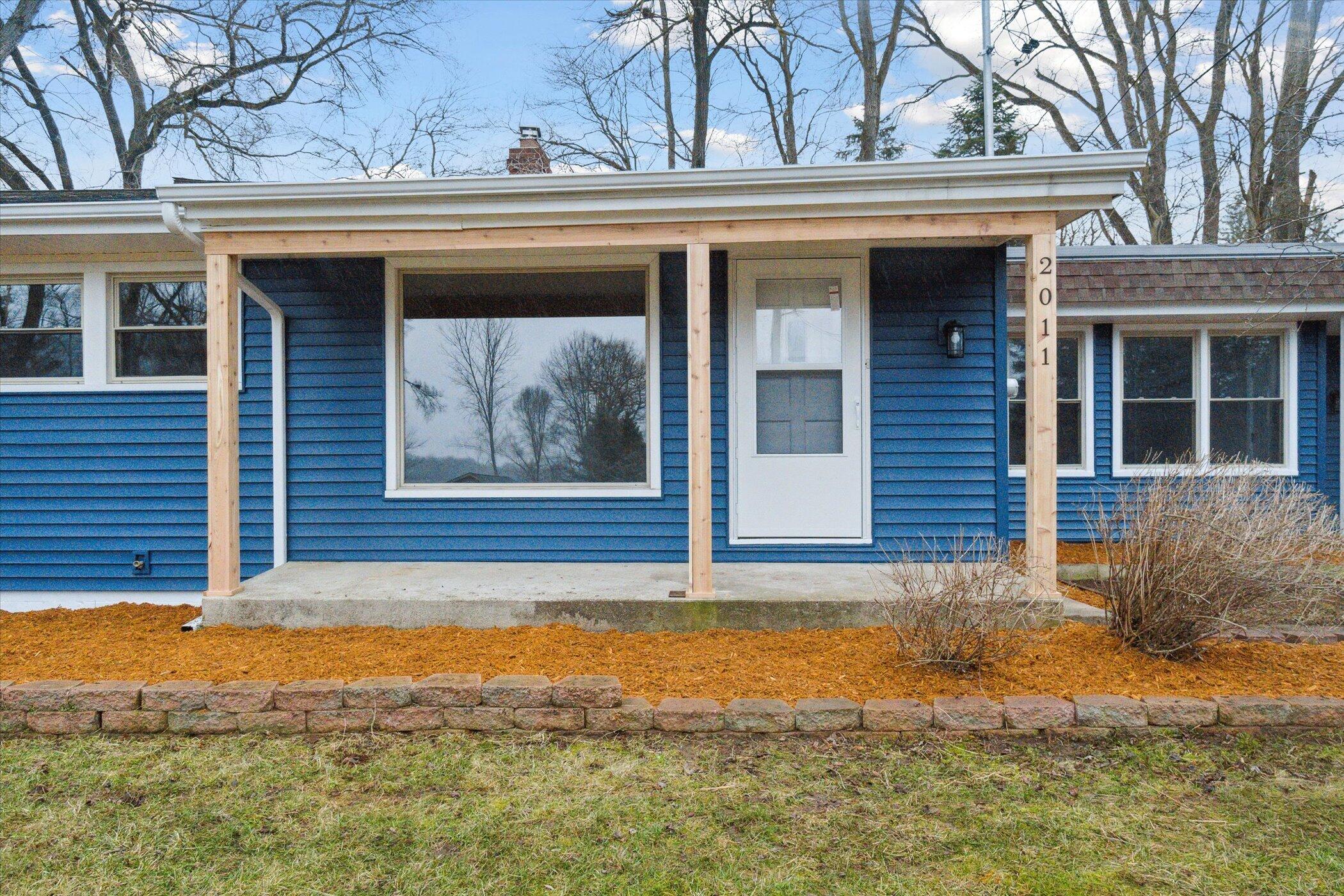 2011 Ridgeway Road Jackson, MI 49203 - Photo 5 of 36 05-2011-Ridgeway-Rd-Jackson-MI-49203-Win