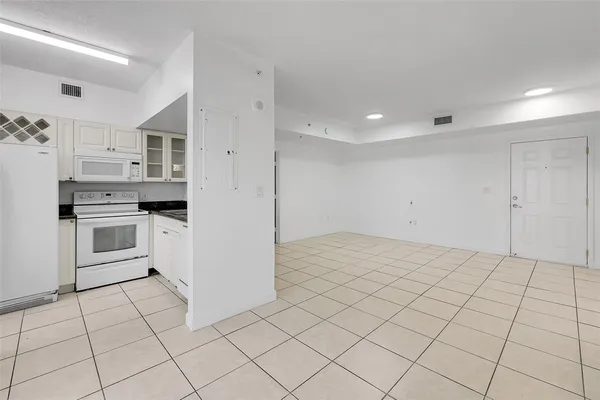 $2,250 | 1 Glen Royal Parkway, Unit 1010, Miami, FL 33125