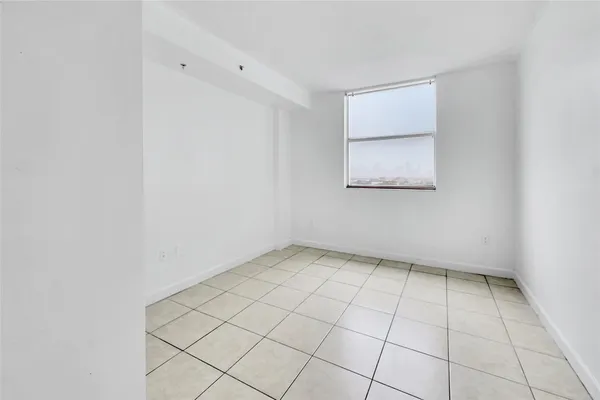 $2,250 | 1 Glen Royal Parkway, Unit 1010, Miami, FL 33125