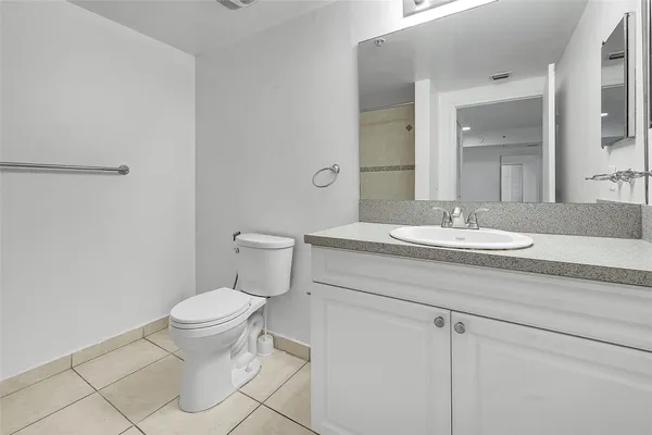 $2,250 | 1 Glen Royal Parkway, Unit 1010, Miami, FL 33125