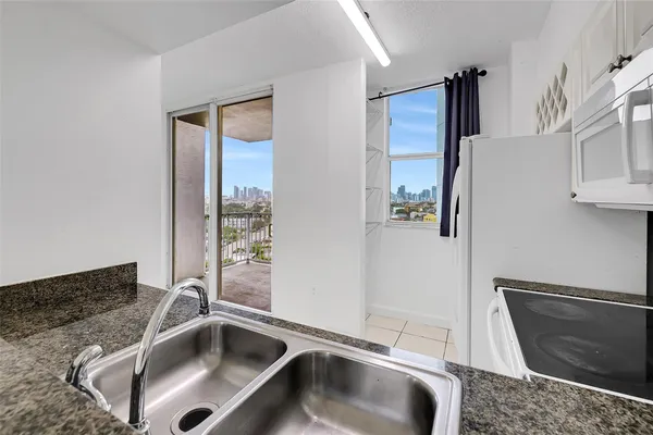 $2,250 | 1 Glen Royal Parkway, Unit 1010, Miami, FL 33125