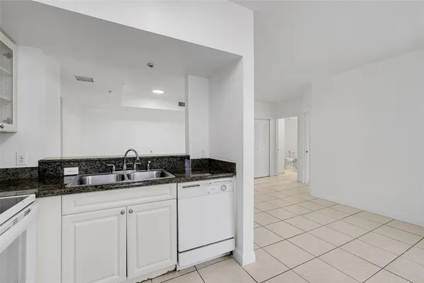 $2,250 | 1 Glen Royal Parkway, Unit 1010, Miami, FL 33125