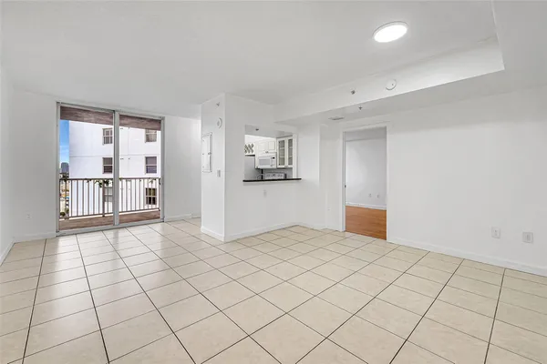 $2,250 | 1 Glen Royal Parkway, Unit 1010, Miami, FL 33125