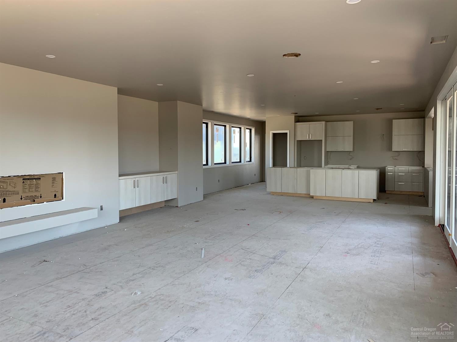 19190 Gateway Loop Bend, OR 97702 - Photo 8 of 25 Gallery Image 8