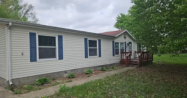 $73,500 | 301 Illinois Drive, Watson, IL 62473