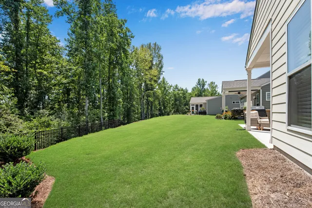a view of a yard in front of a house