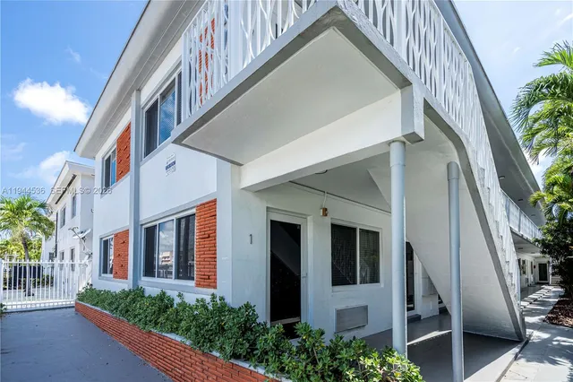 $1,575 | 7311 Byron Avenue, Unit 15, Miami Beach, FL 33141