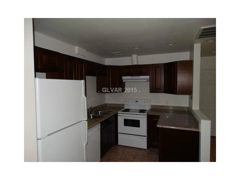 5725 Smoke Ranch Road, Unit C Las Vegas, NV 89108 - Photo 4 of 11 Kitchen.