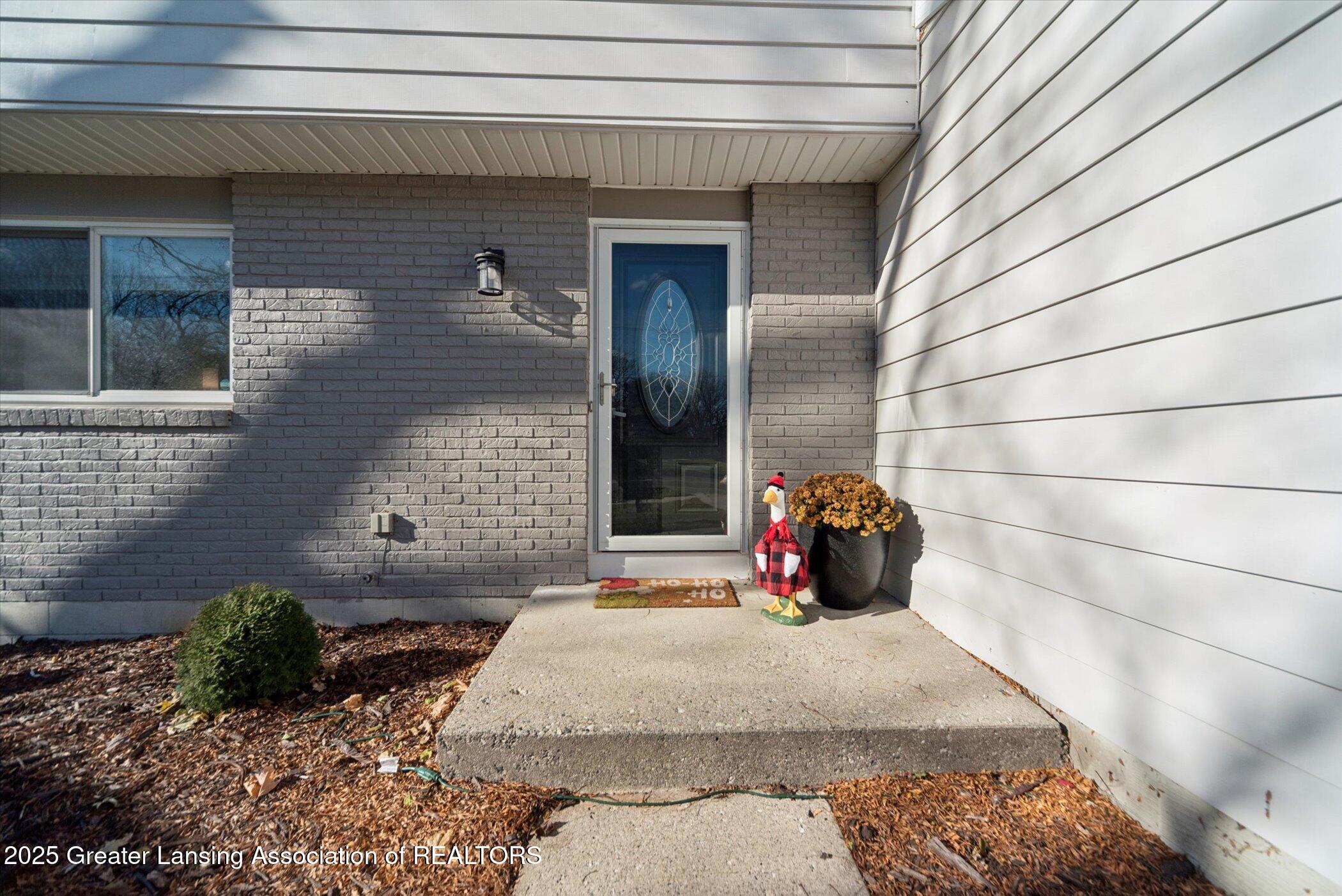 1017 Coolidge Road Lansing, MI 48912 - Photo 5 of 39 05-1017 Coolidge Rd Lansing, MI 48912-W