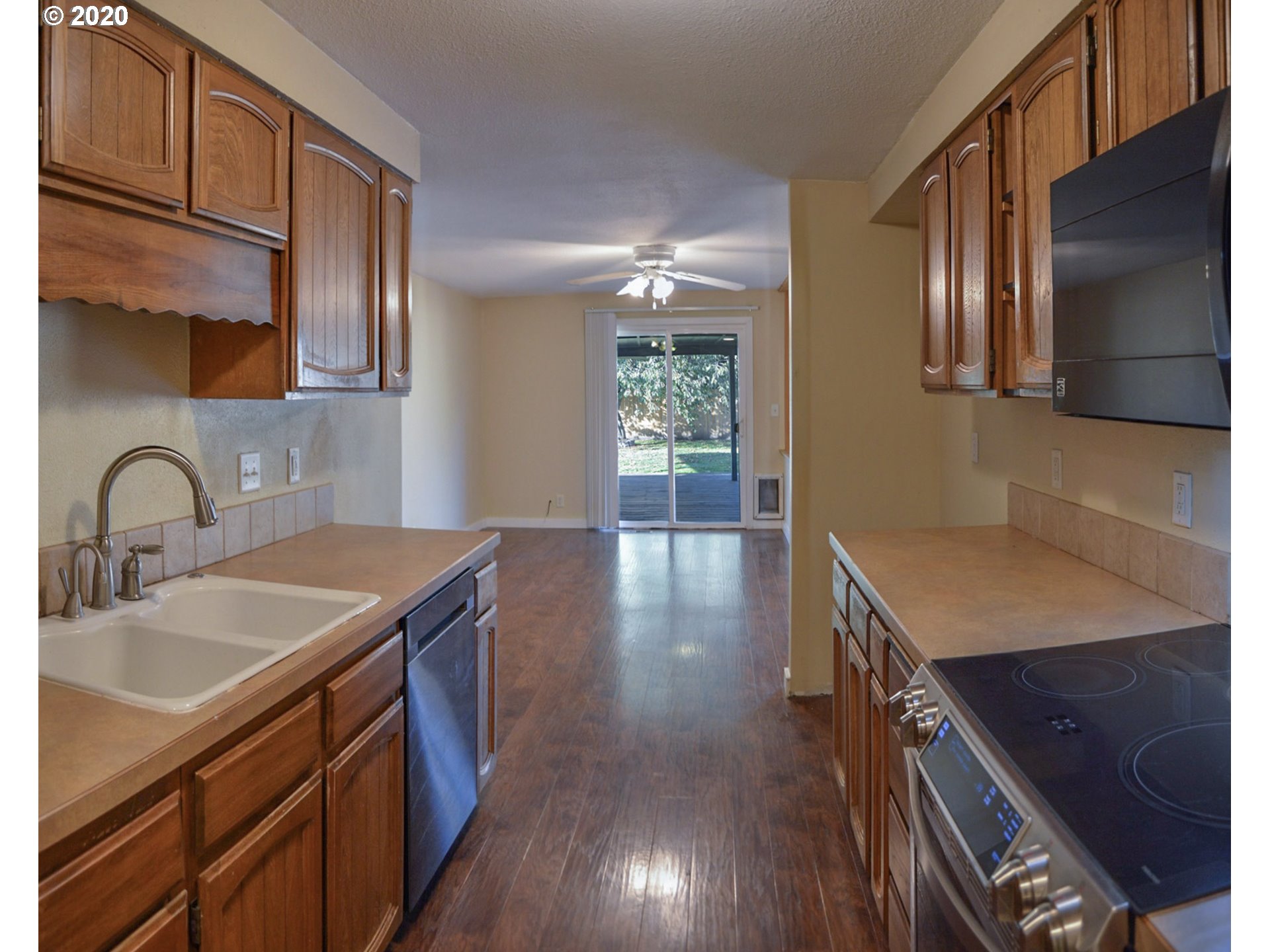1252 M Street Springfield, OR 97477 - Photo 3 of 22