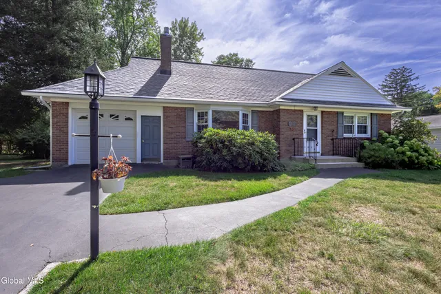 $300,000 | 18 Richland Drive, Glenville, NY 12302