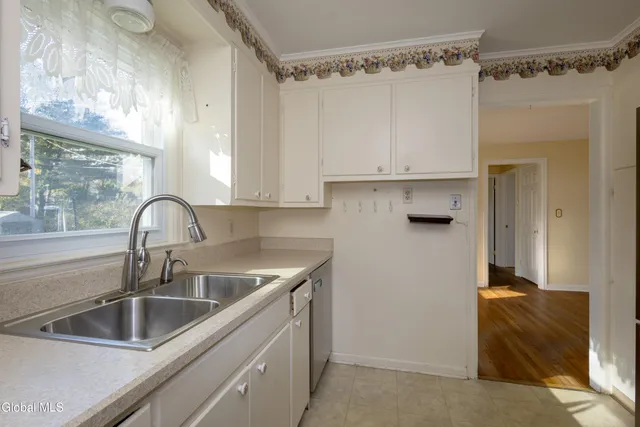 $300,000 | 18 Richland Drive, Glenville, NY 12302