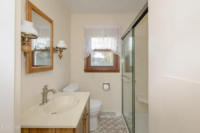 $300,000 | 18 Richland Drive, Glenville, NY 12302