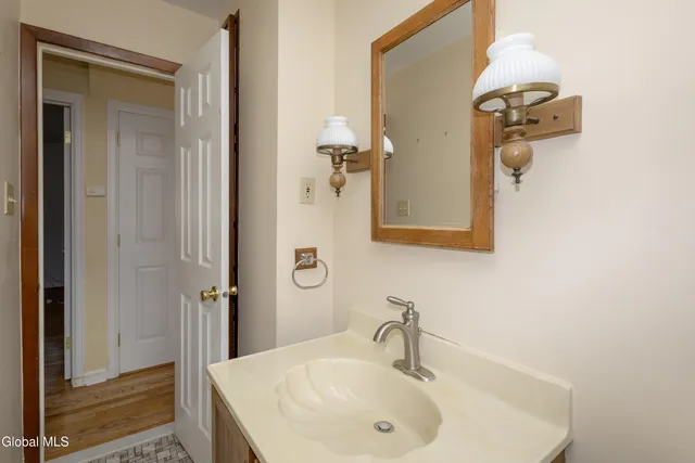 $300,000 | 18 Richland Drive, Glenville, NY 12302