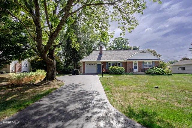 $300,000 | 18 Richland Drive, Glenville, NY 12302