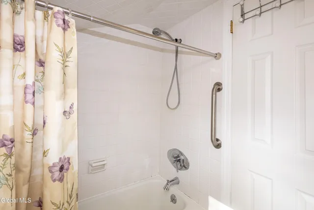 $300,000 | 18 Richland Drive, Glenville, NY 12302