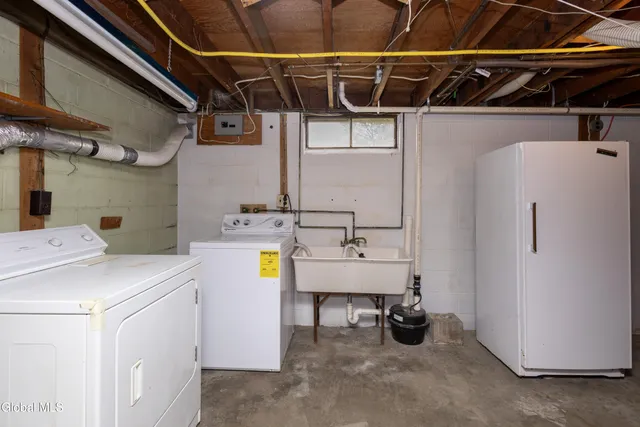 $300,000 | 18 Richland Drive, Glenville, NY 12302