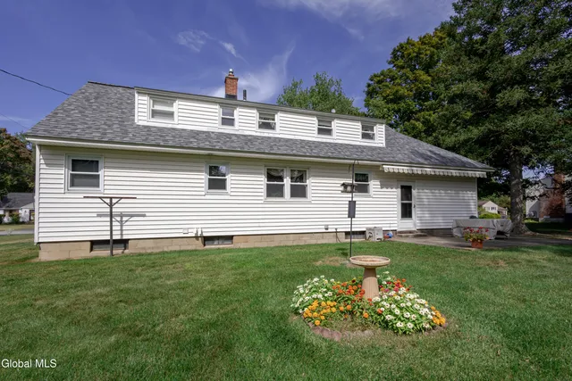 $300,000 | 18 Richland Drive, Glenville, NY 12302