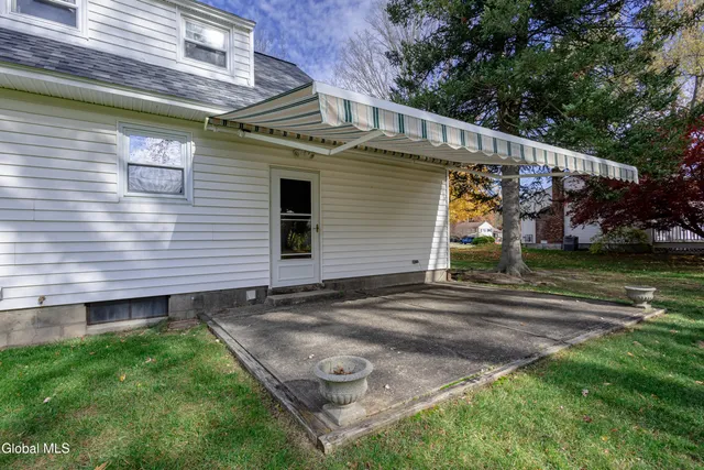 $300,000 | 18 Richland Drive, Glenville, NY 12302