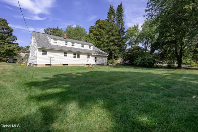 $300,000 | 18 Richland Drive, Glenville, NY 12302