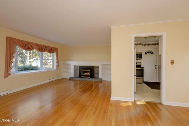 $300,000 | 18 Richland Drive, Glenville, NY 12302