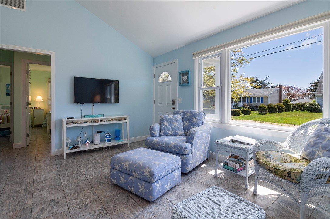 4 Linwood Avenue Westerly, RI 02891 - Photo 5 of 26 Gallery Image 5