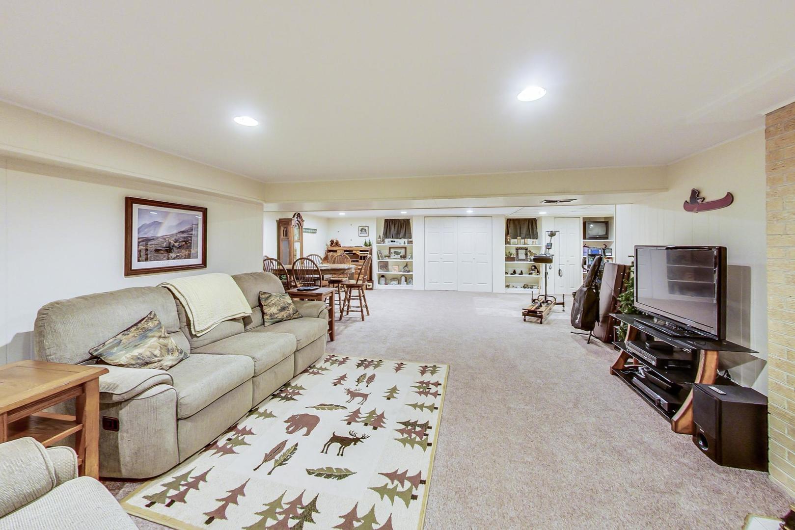 3018 Farrell Avenue Park Ridge, IL 60068 - Photo 23 of 34 a living room with furniture a window and a flat screen tv