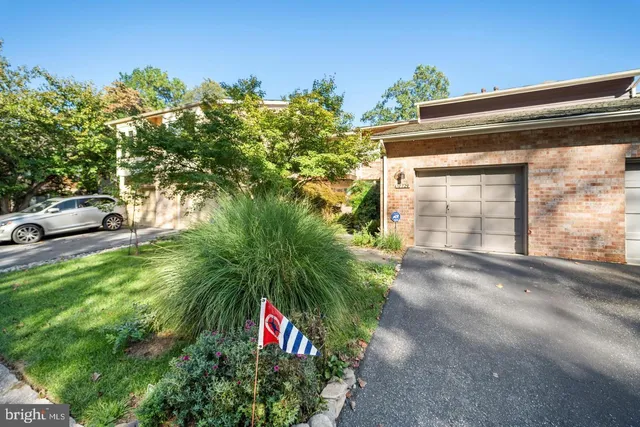 $830,000 | 10729 Gloxinia Drive, Rockville, MD 20852