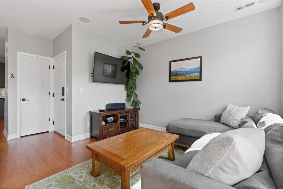1338 West Addison Street, Unit 2 Chicago, IL 60613 - Photo 5 of 19 Gallery Image 5