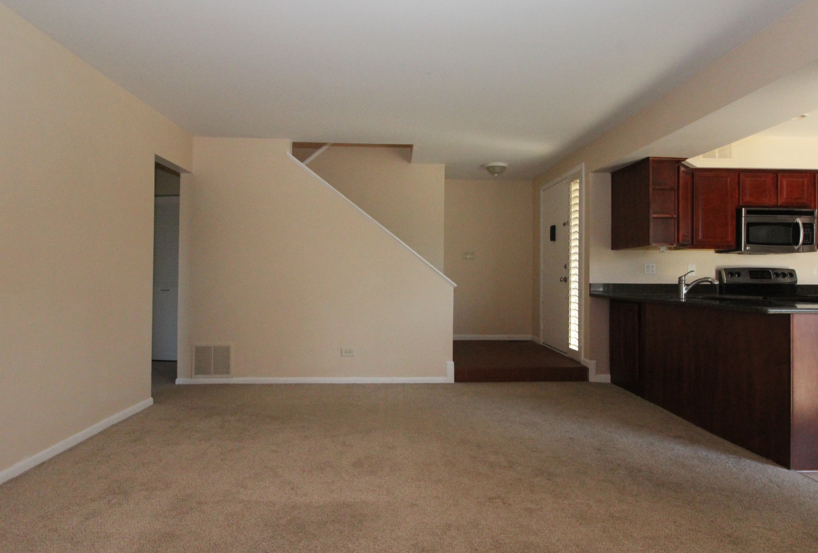721 Wakefield Road Gurnee, IL 60031 - Photo 4 of 21