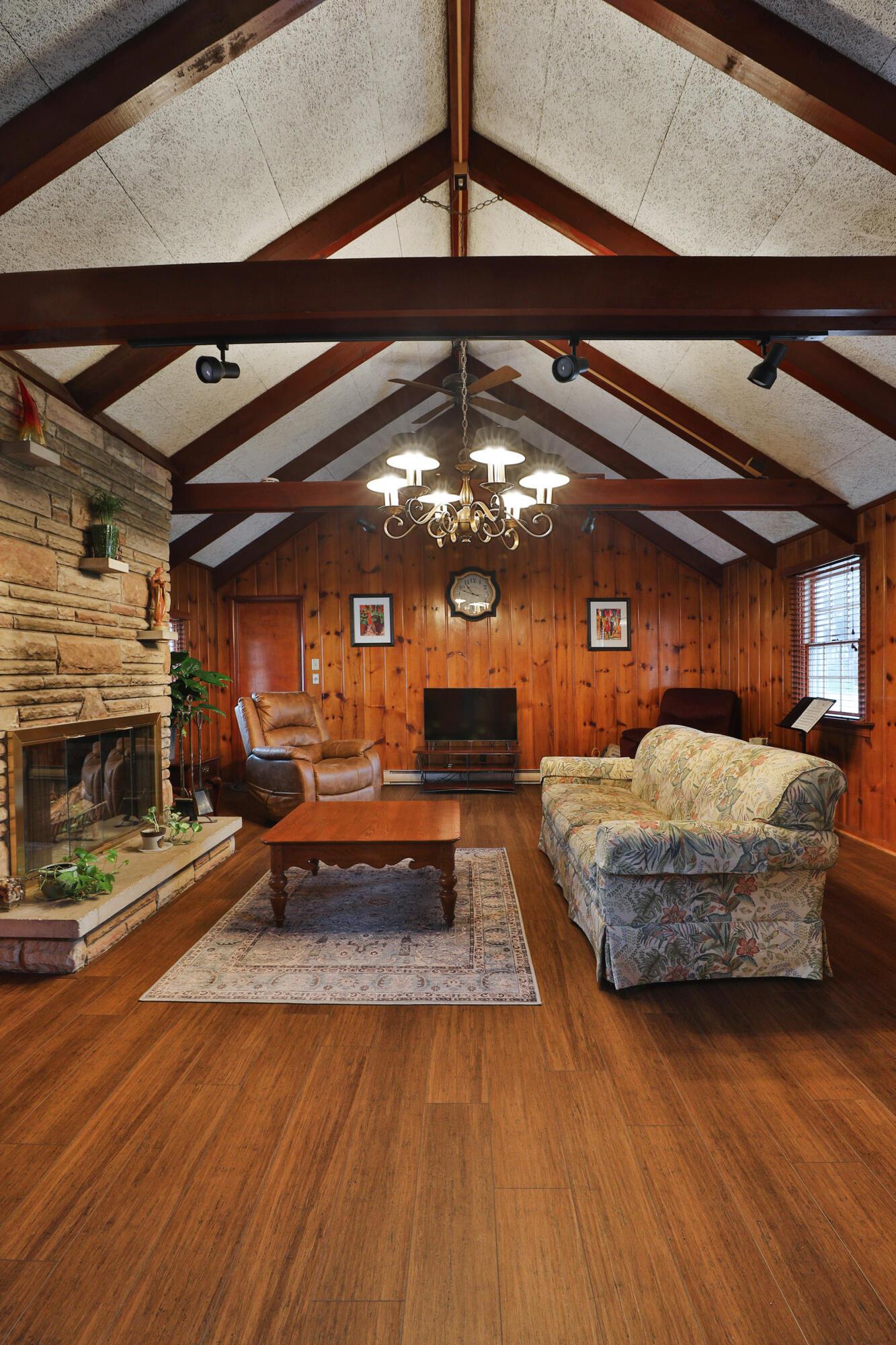 390 East Beaumont Road Columbus, OH 43214 - Photo 28 of 52 Family room