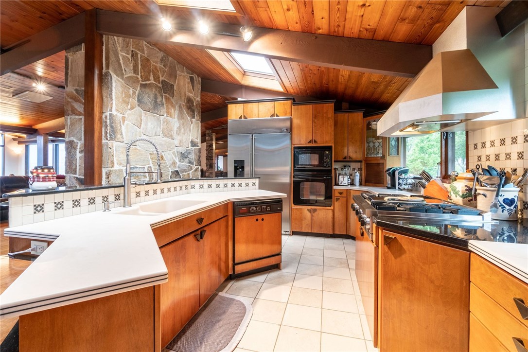 556 East Shore Road Jamestown, RI 02835 - Photo 11 of 42 Kitchen House #1