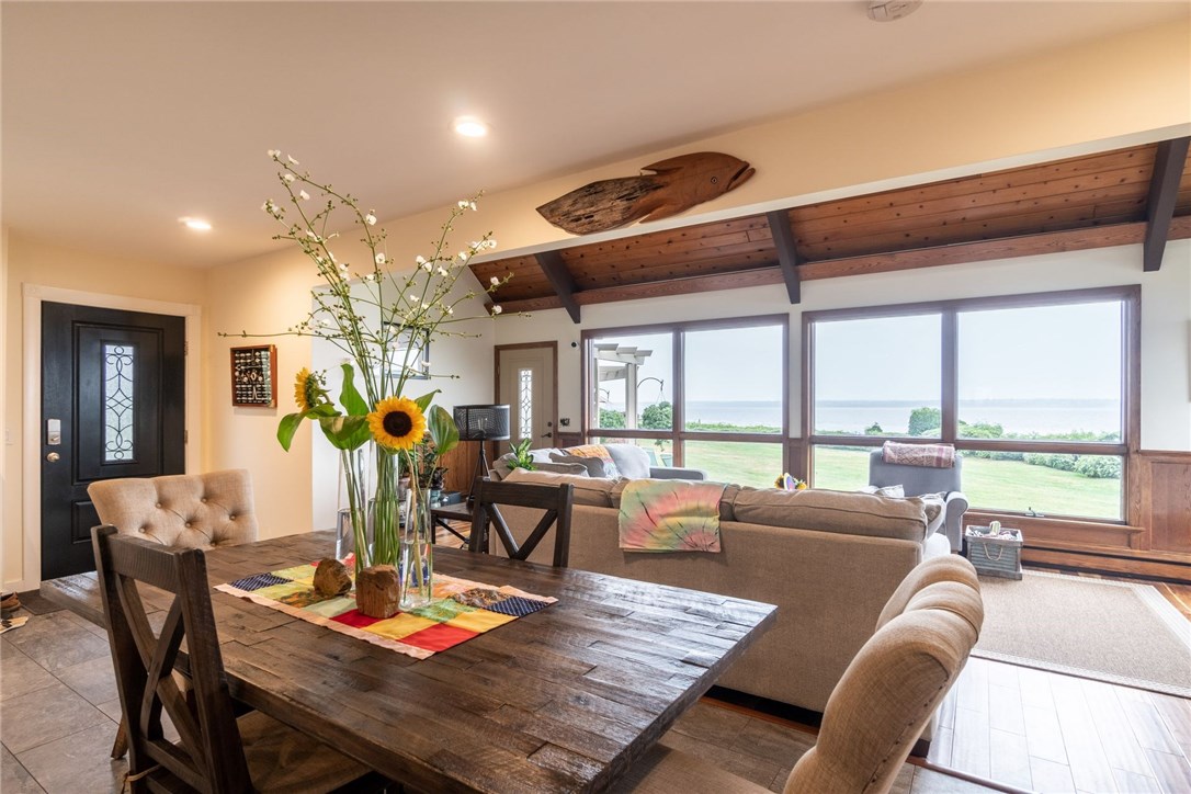 556 East Shore Road Jamestown, RI 02835 - Photo 18 of 42 dining area house #2