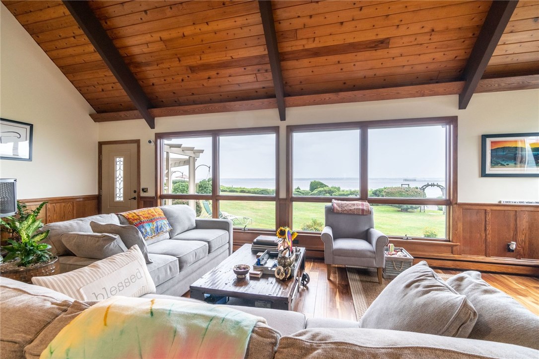 556 East Shore Road Jamestown, RI 02835 - Photo 21 of 42 livingroom looking East House #2