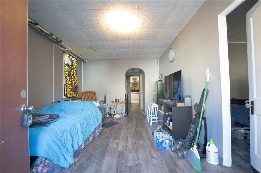 881 Lenz Avenue Ambridge, PA 15003 - Photo 4 of 30 a living room with furniture