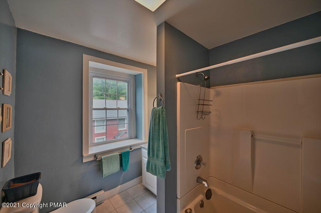 259 Hay Road Stroudsburg, PA 18360 - Photo 43 of 137 a bathroom with a sink and a mirror