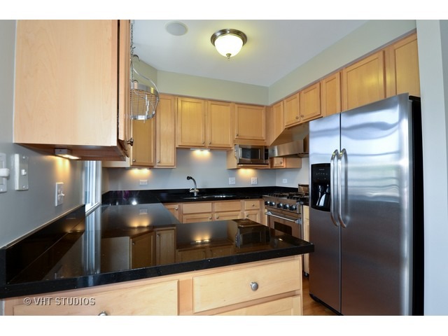 4048 North Clark Street, Unit H Chicago, IL 60613 - Photo 3 of 20