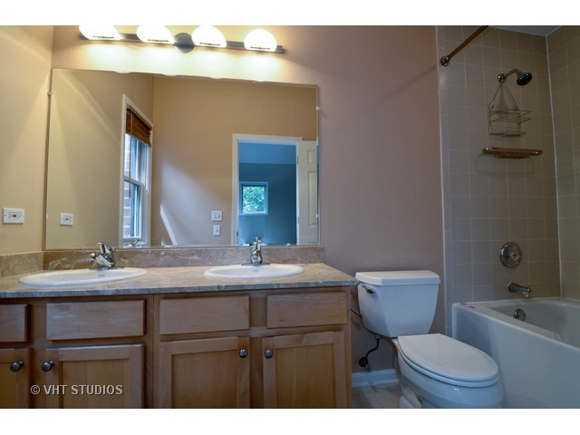 4048 North Clark Street, Unit H Chicago, IL 60613 - Photo 10 of 20