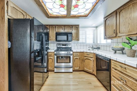 1129 West Denise Avenue Ridgecrest, CA 93555 - Photo 3 of 32