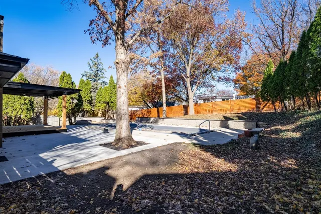 $429,000 | 204 Parkview Drive, Bloomington, IL 61701