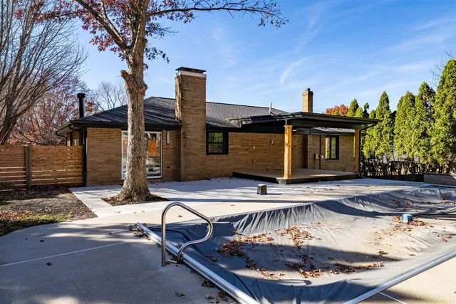 $429,000 | 204 Parkview Drive, Bloomington, IL 61701