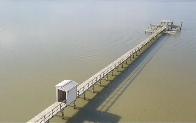 a view of entryway and stairs