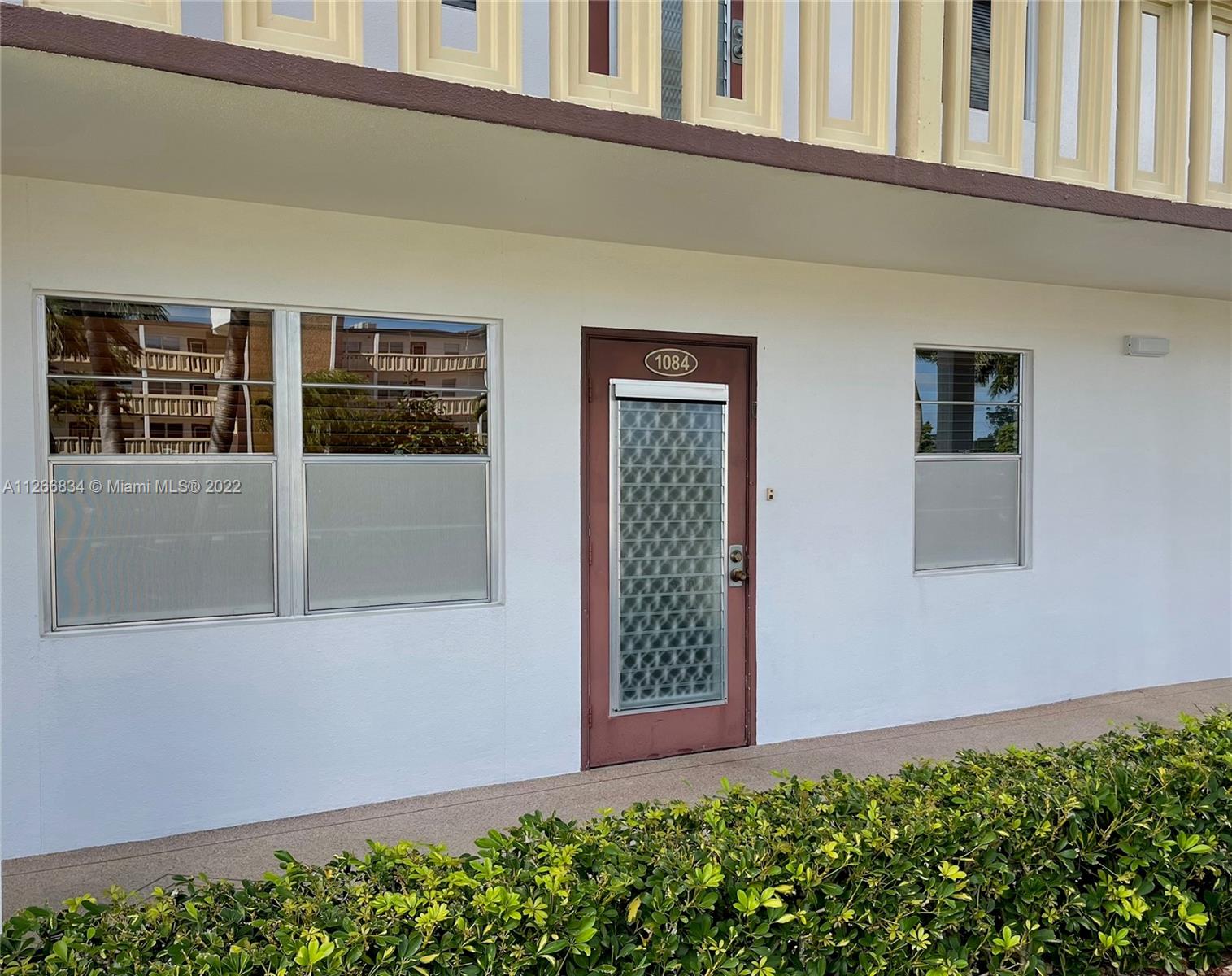 1084 Guildford East Boca Raton, FL 33434 - Photo 2 of 34